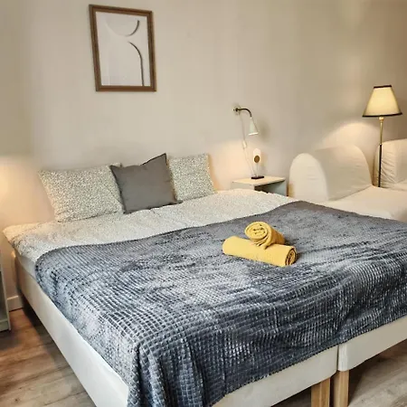 Flat In Zizkov -303- Апартаменты *
