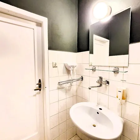 Flat In Zizkov -303- Апартаменты Прага