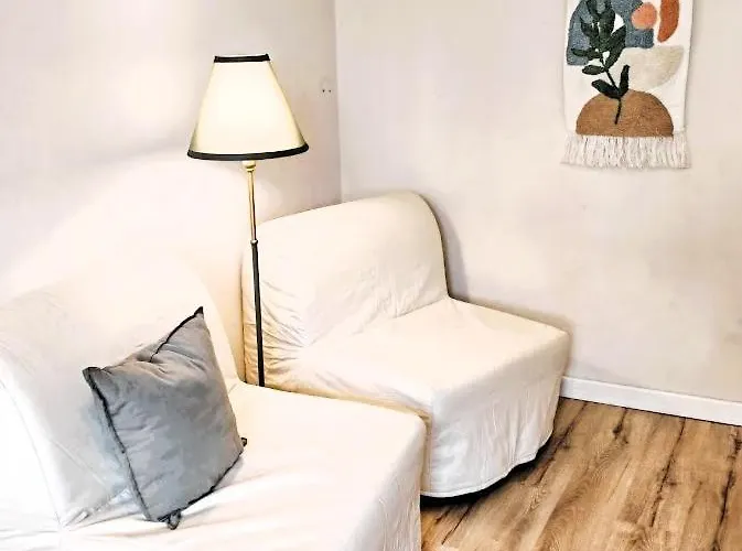 Lägenhet Flat In Zizkov -303- Prag